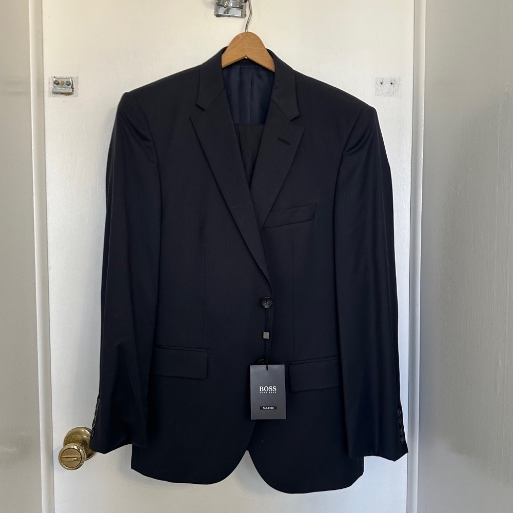 Hugo Boss Black Wool Suit size 40S Mens